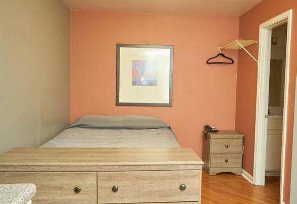 Studio, Guest Laundromat on Site, Located in Chattanooga
