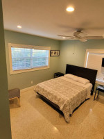 *LOCATION! Furnished 3BR/3BA House with Huge Yard