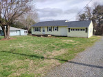 Nice Ranch House in the country close to town - 2 or 3 BR 1 Bath