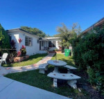 Beautiful upgraded single story duplex centrally located