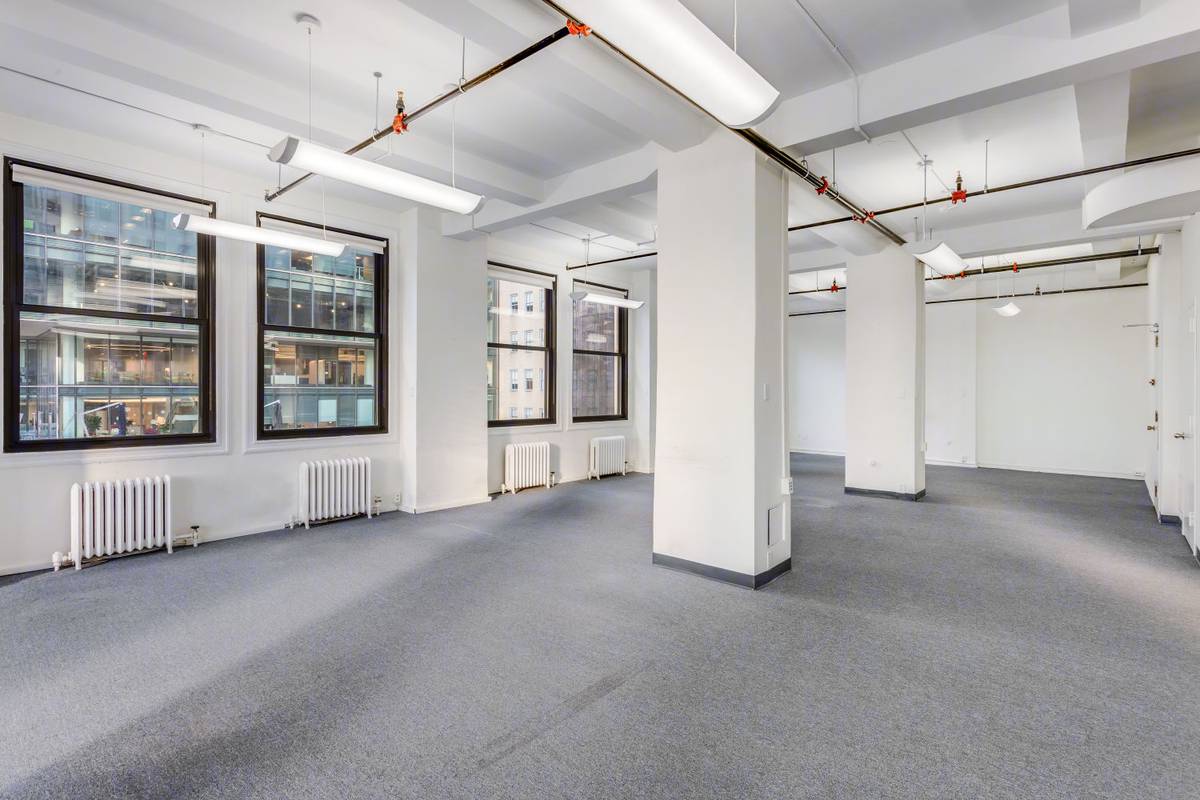 Manhattan Luminary: Your Corner of Productivity and Light