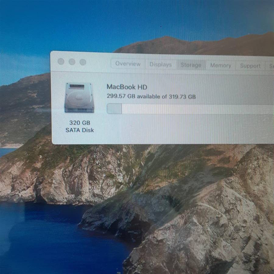 MacBook Pro 15-inch. i7 Quad Core, 8 GB RAM, 320 GB Storage