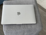 2020 MacBook Pro 13” /Touchbar / 16 GB / 512 GB SSD / Apple Care Plus