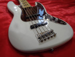 2015 Squier Vintage Modified 70's Jazz Bass Guitar V Olympic White.