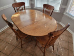 VINTAGE SOLID OAK DINING TABLE WITH (4) CHAIRS - 60" × 42" or 42" × 42"