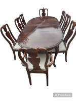 Beautiful Broyhill Table And Eight Chairs-delivery