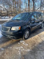 2014 Chrysler Town & Country minivan in great condition with black exterior, parked in snowy area
