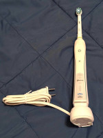 Nice BRAUN BLUETOOTH Genius PRO Series Electric Oral-B Toothbrush
