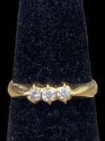 18K Yellow Gold 3-Diamond Ring - 0.15tcw  - Size 5 - 3.3g
