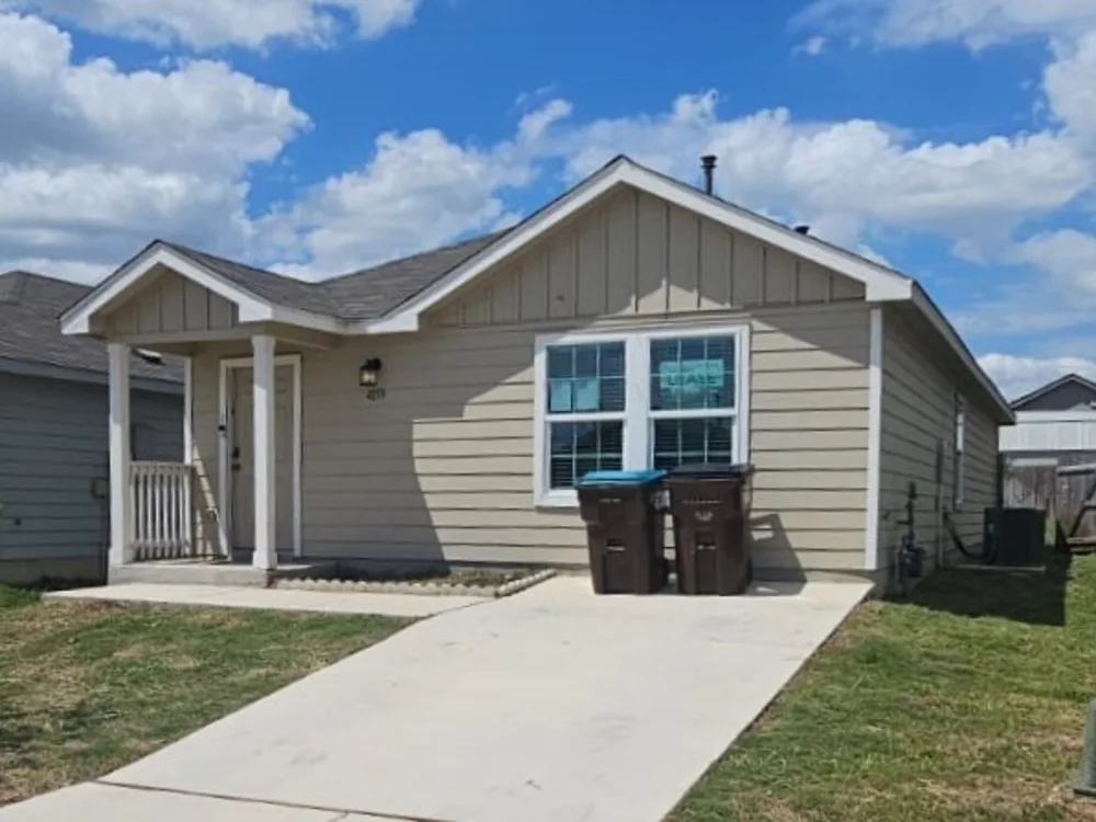 3 Bedrooms and 2 Bathrooms available for rent