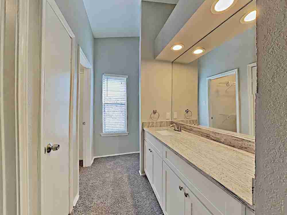 Beautiful Three bedroom Homr For Rent
