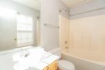 Single-family house with 3bedrooms and 2bathrooms for rent
