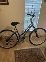 WOMAN'S GIANT 21 SPEED COMFORT BICYCLE