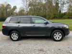 2010 Toyota Highlander SE FWD, gray SUV with 3rd row seating, well maintained and in great running condition