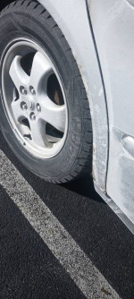 2008 Ford Taurus SEL close-up of tire and wheel showing new tire tread and alloy rim detail
