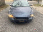 Front view of a 2007 Volvo S40 2.4i with minor cosmetic damage and missing parts.