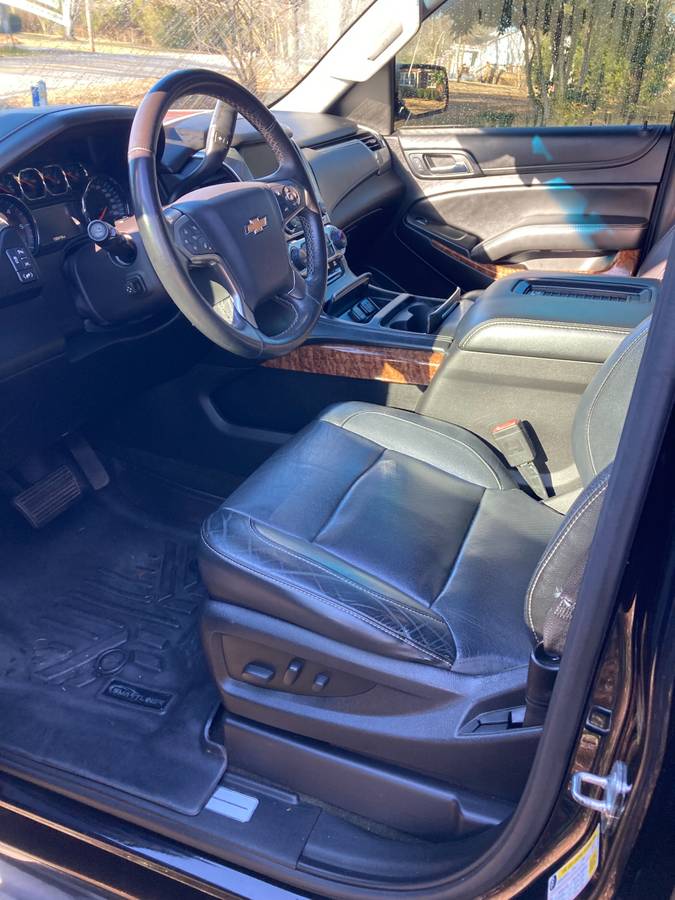 2016 Chevrolet Suburban 142,000 mi