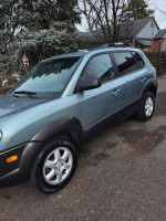 2005 Hyundai Tucson SUV in good condition with new tires and roof rack, available for sale with low mileage.