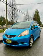 2009 Honda Fit Sport in blue, 68000 miles, features Apple CarPlay, clean title, and well maintained condition.