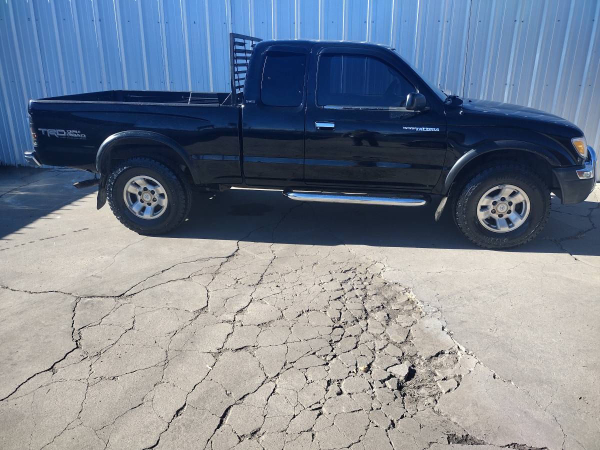 1999 Toyota Tacoma SR5 4WD  139,000 mi
