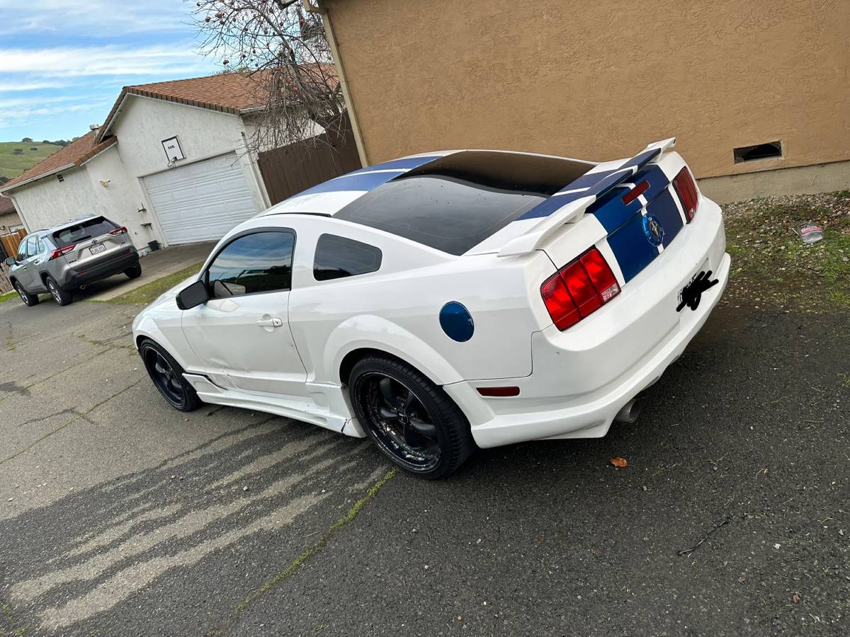 2005 Ford Mustang 80,000 mi