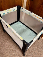 Graco Pack ‘n Play On the Go Playard with Bassinet and Blankets