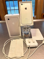 iPhone 7 Unlocked Silver includes accessories