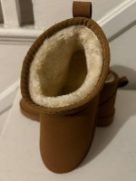NEW: Fake/dupe UGG minis caramel - size 7-8